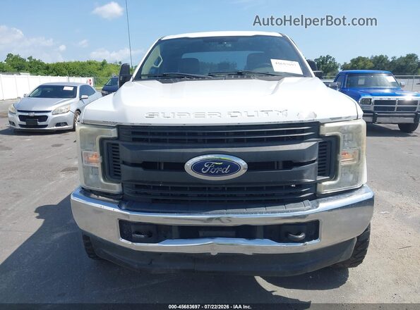 1FT7X2B65HEE75066 2017 FORD F-250 White Widok wnętrza z tyłu