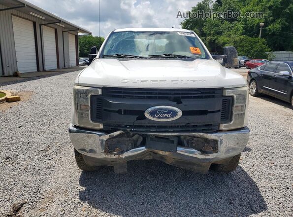1FT7X2B65JEC74712 2018 FORD F250 White Widok z przodu