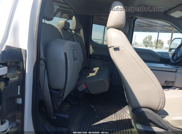 1FT7X2B67JEC84139 2018 FORD F-250 White Vista de la etiqueta del VIN