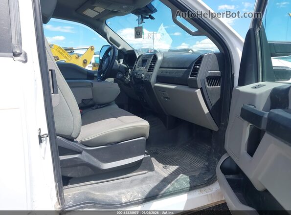 1FT7X2B67MED24255 2021 FORD F-250 White Widok wnętrza z przodu