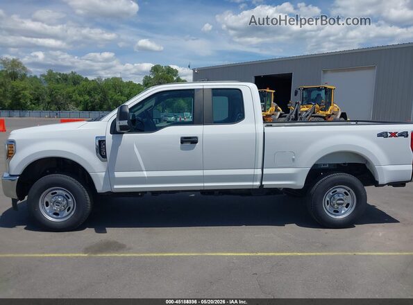 1FT7X2B68JEC22183 2018 FORD F-250 White 