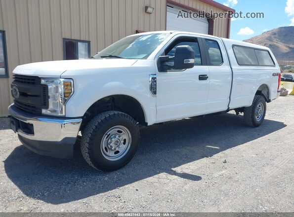 1FT7X2B68KED43796 2019 FORD F-250 White Առջևի ձախ երեք քառորդ տեսարան