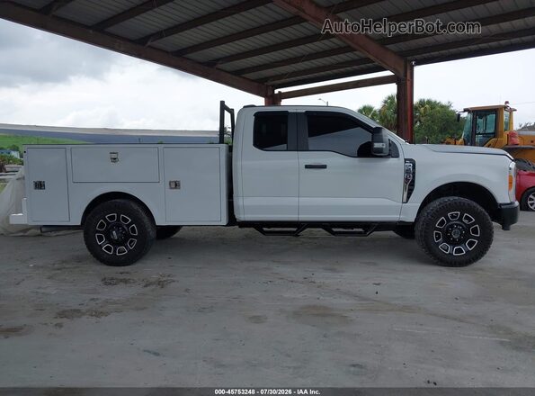 1FT7X2BA9PEC60423 2023 FORD F-250 White Սալոնի հետևի տեսք