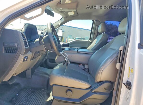 1FT7X2BT6KEG76357 2019 FORD F250 White Widok wnętrza z przodu