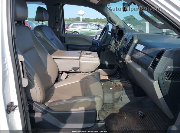 1FT7X3B6XHEE05018 2017 FORD F350 Белый Вид салона спереди