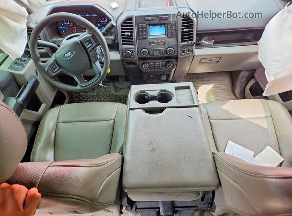 1FT8W3B65NEC58366 2022 FORD F350 Red Vista del salpicadero