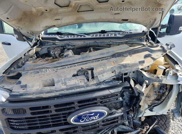 1FT8W3BA8PEC63004 2023 FORD F350 White Вид задньої частини салону