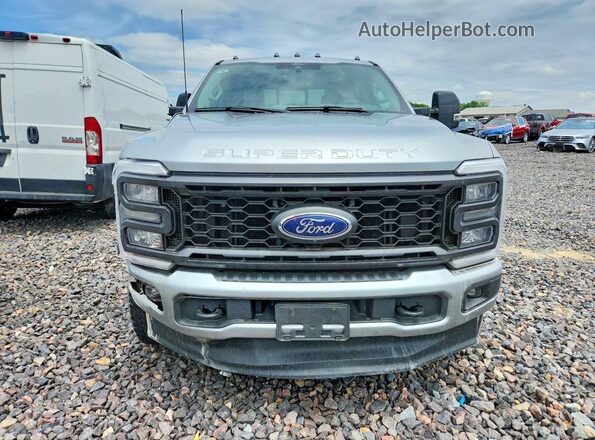 1FT8W3BN7RED27944 2024 FORD F350 Silver Widok z przodu