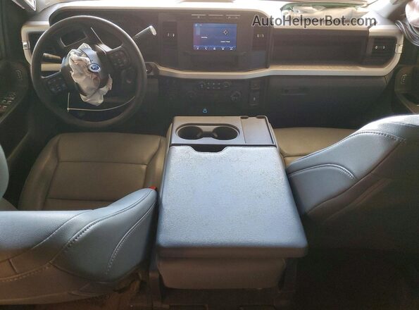 1FT8W3BT7PEC11395 2023 FORD F350 Белый Вид панели приборов