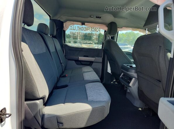 1FT8W3DTXRED20207 2024 FORD F350 White Widok tylnych siedzeń
