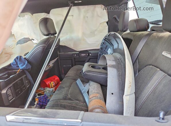 1FT8W4DT4LEE71752 2020 FORD F450 White Rear seats view