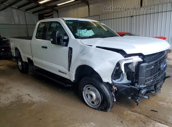 1FT8X2BT8TEC94014 2026 FORD F250 Белый Передняя правая четверть