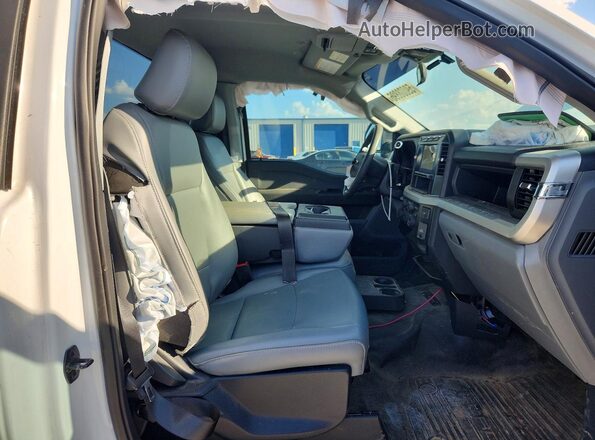 1FTBF2AA1PEE21944 2023 FORD F250 White Widok tylnych siedzeń