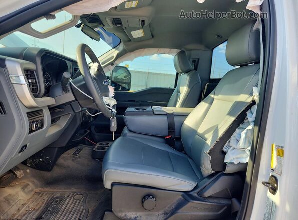 1FTBF2AA1PEE21944 2023 FORD F250 White Widok wnętrza z przodu
