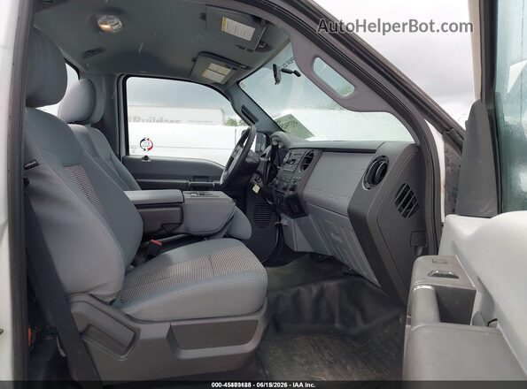 1FTBF2B63GEA32555 2016 FORD F-250 Белый Вид салона спереди