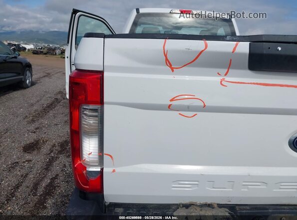 1FTBF2B63JEC83776 2018 FORD F-250 White Вид задньої частини салону