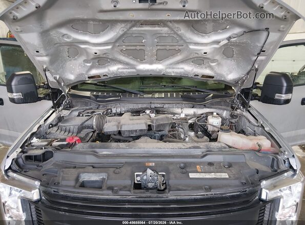 1FTBF2B69JEC84074 2018 FORD F-250 Silver Widok z tyłu