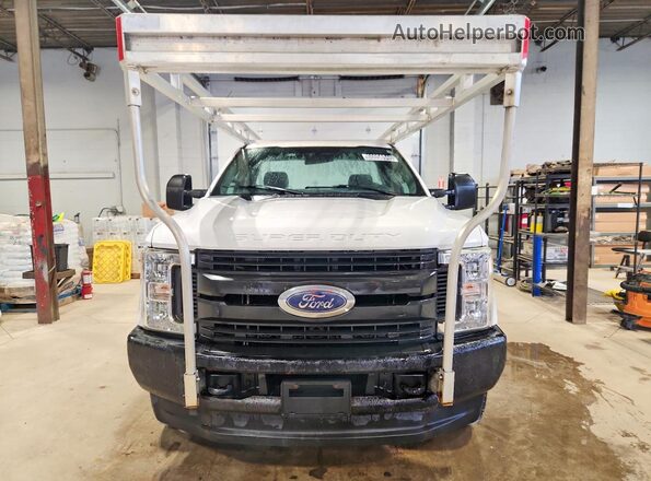 1FTBF2B6XHED22311 2017 FORD F250 Белый Вид спереди