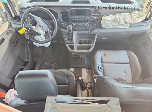 1FTBW3X89RKB02466 2024 FORD T White Widok deski rozdzielczej