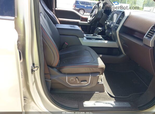 1FTEW1CF3HFA97116 2017 FORD F150 Gold Widok wnętrza z przodu