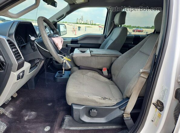 1FTEW1CF7HKC75651 2017 FORD F150 White Widok wnętrza z przodu