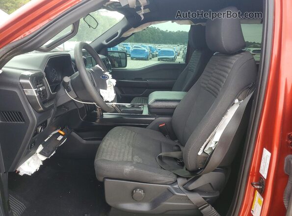 1FTEW1CP2PKE22451 2023 FORD F150 Red Widok wnętrza z przodu