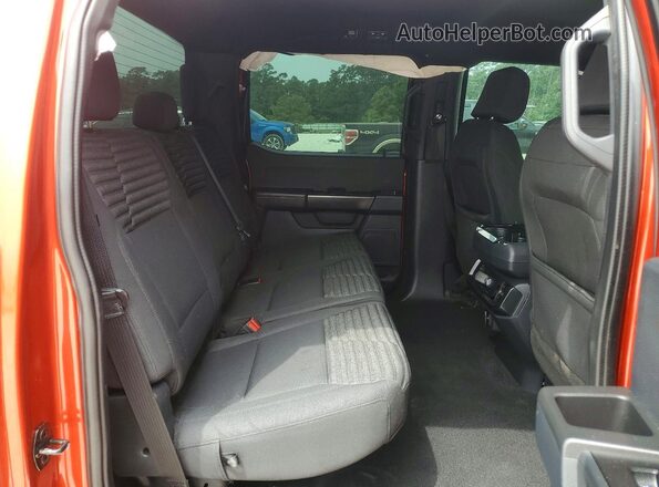1FTEW1CP2PKE22451 2023 FORD F150 Red Widok tylnych siedzeń