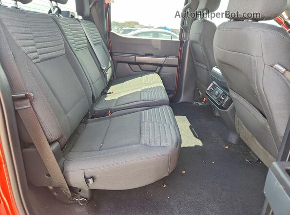 1FTEW1CP6PKD59144 2023 FORD F150 Red Vista de los asientos traseros