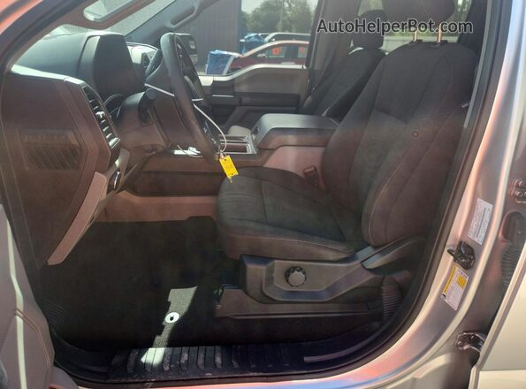 1FTEW1CPXJFE13822 2018 FORD F150 Silver Սալոնի դիմացի տեսք