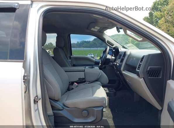 1FTEW1E52JFC80145 2018 FORD F150 Silver Widok wnętrza z przodu