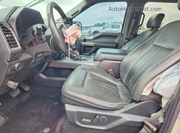 1FTEW1EF1HFA19463 2017 FORD F150 Silver Widok wnętrza z przodu