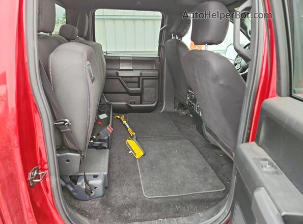 1FTEW1EG1JKC31740 2018 FORD F150 Red Widok tylnych siedzeń