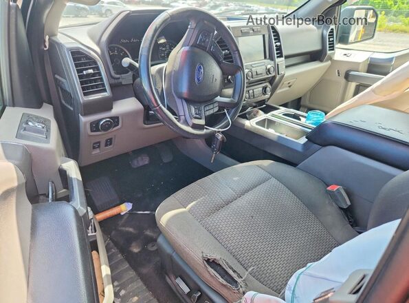 1FTEW1EG3JKC46319 2018 FORD F150 Зеленый Вид панели приборов