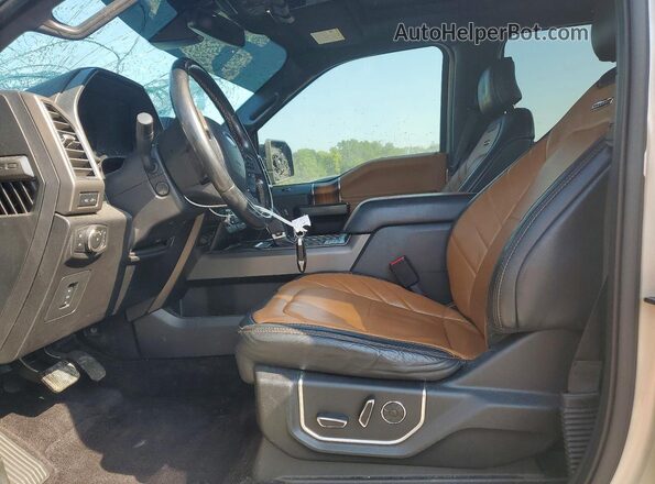 1FTEW1EG8HFC01363 2017 FORD F150 Gold Widok wnętrza z przodu