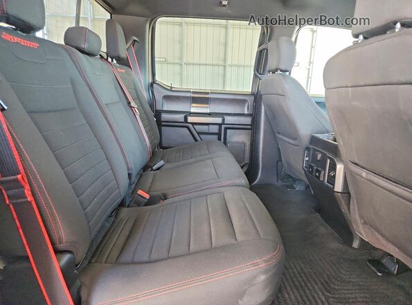 1FTEW1EGXJFC16016 2018 FORD F150 Gray Widok tylnych siedzeń
