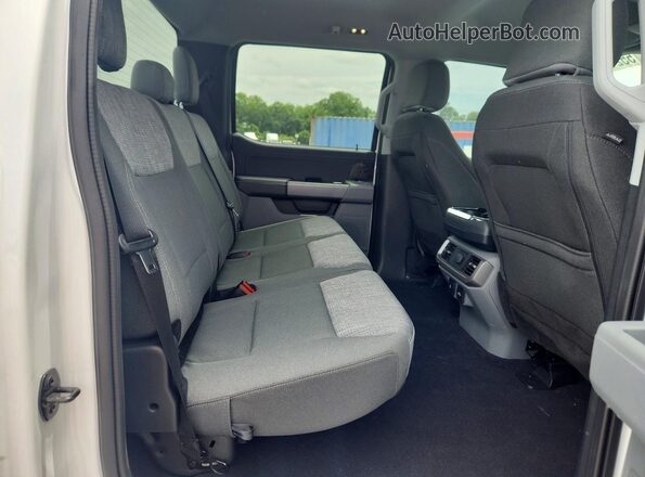 1FTEW1EP1PKF26393 2023 FORD F150 White Widok tylnych siedzeń