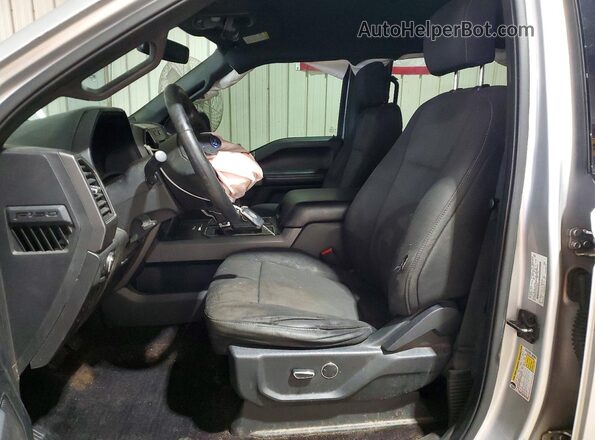 1FTEW1EP7HFB28552 2017 FORD F150 Silver Widok wnętrza z przodu