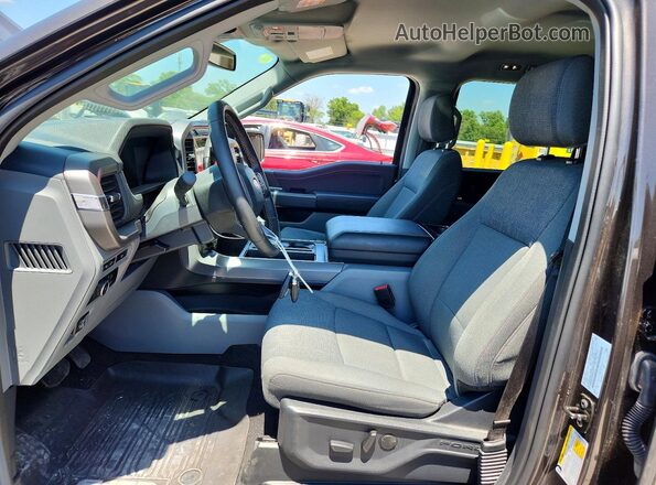1FTEW3KPXRFA88131 2024 FORD F150 Gray Vista interior delantera