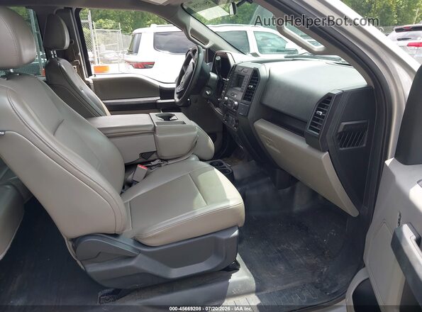 1FTEX1C87HFC83062 2017 FORD F150 Серебряный Вид салона спереди
