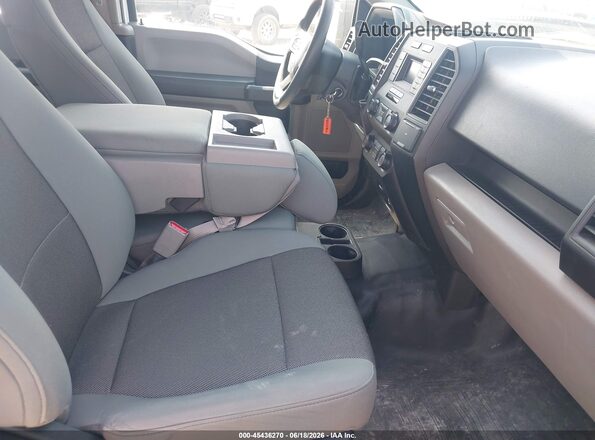1FTEX1C89HKE26844 2017 FORD F150 White Вид салону спереду