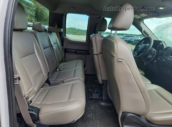 1FTEX1CB3JFA86469 2018 FORD F150 White Vista de los asientos traseros