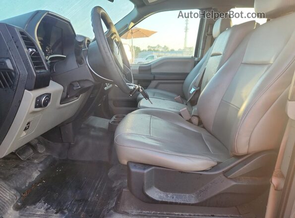 1FTEX1CB4JFB52267 2018 FORD F150 Gray Front interior view