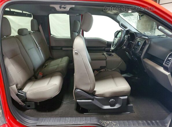 1FTEX1CB7JFE16985 2018 FORD F150 Red Հետևի նստատեղերի տեսք