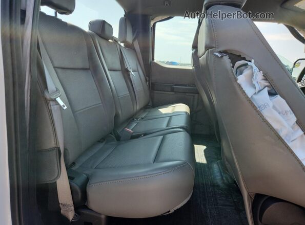 1FTEX1CP9JFB72980 2018 FORD F150 White Vista de los asientos traseros