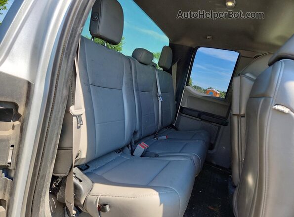 1FTEX1EP7KFA30822 2019 FORD F150 Silver Vista de los asientos traseros