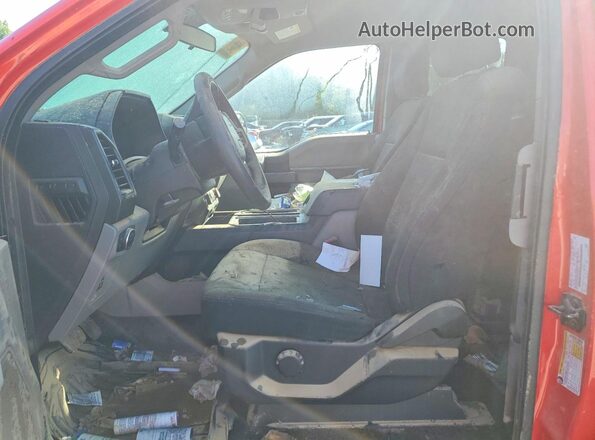 1FTEX1EP8HKE32235 2017 FORD F150 Red Widok wnętrza z przodu