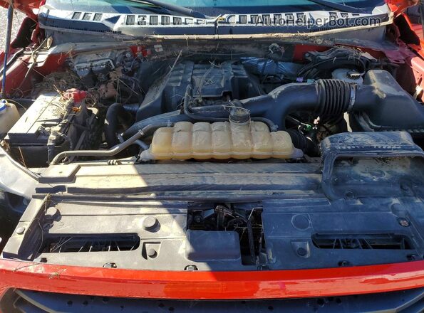 1FTEX1EP8HKE32235 2017 FORD F150 Red Widok wnętrza z tyłu