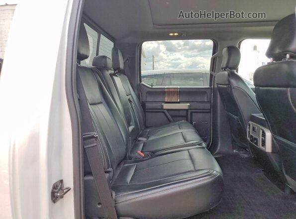 1FTFW1E1XJFD50010 2018 FORD F150 White Vista de los asientos traseros