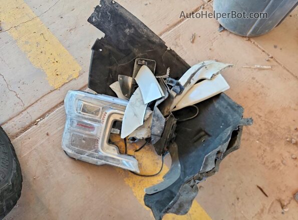 1FTFW1E1XJFE41228 2018 FORD F150 Белый Вид подкапотного пространства