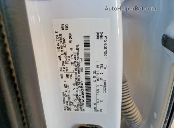 1FTFW1E52NKE65572 2022 FORD F150 White Vista del compartimento del motor